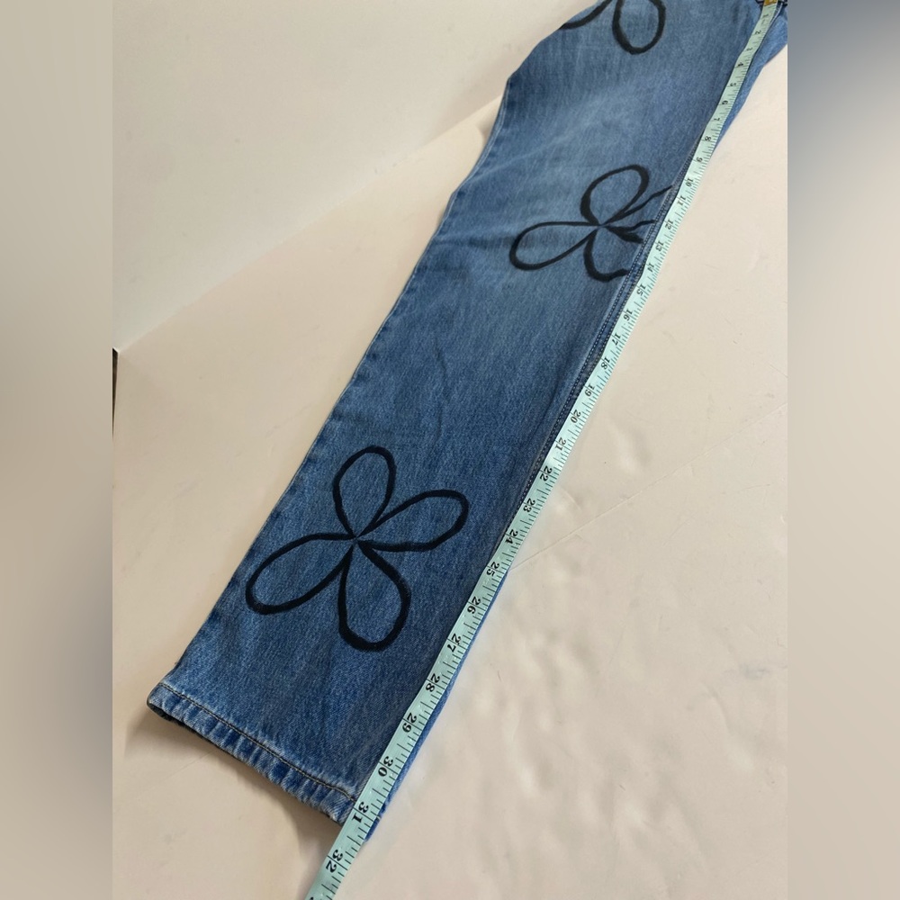 Levi’s -Low Pro Straight with 70’s boho black flower.Great condition..Size 29 - Picture 10 of 10